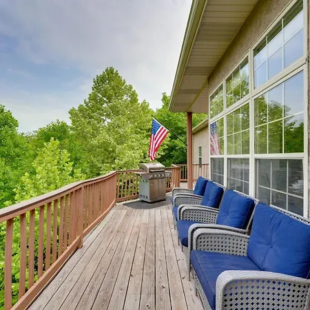 Magnificent Branson Hideaway With Game Room!